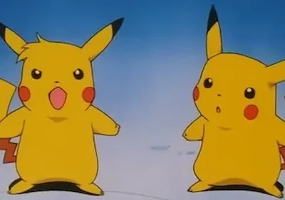 Dois seres amarelos com orelhas pontudas e bochechas vermelhas. Um grita surpreso, o outro parece chocado. Fundo azul claro.