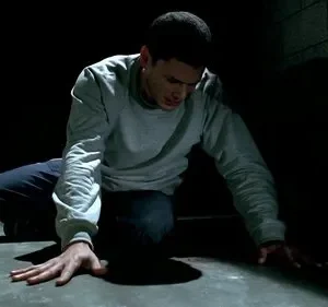 Prison Break: Em Busca da Verdade – T01E17: O Surto