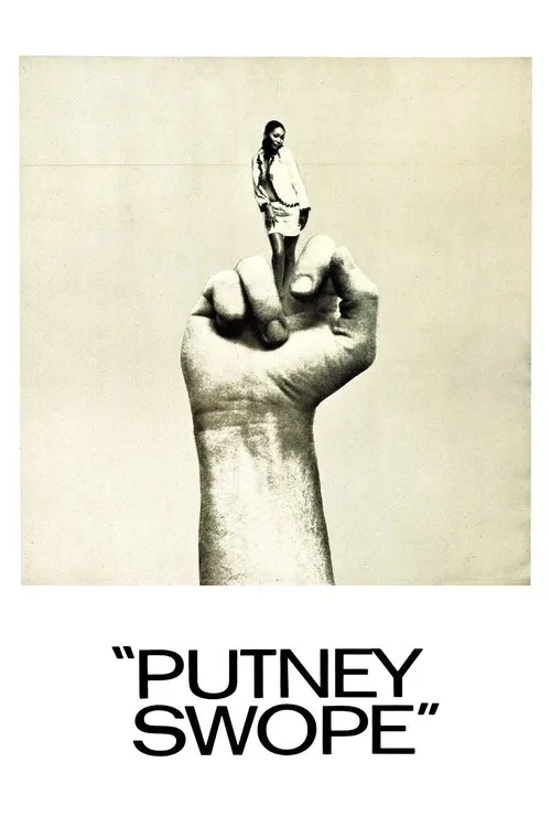 Putney Swope 1 Pôster monocromático:mulher pequena em pé sobre o dedo médio levantado de uma mão gigante. Tom provocativo.