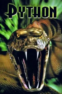 Pôster com uma cobra gigante, boca escancarada e presas afiadas. Olhos amarelos brilham contra um fundo verde e escuro. Clima ameaçador.