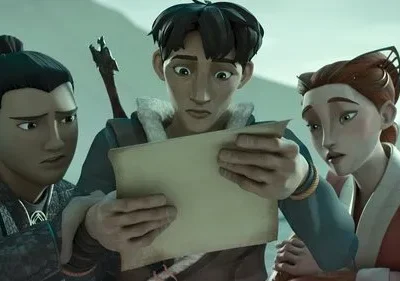 Três personagens animados olhando preocupados para um papel. Um jovem segura o papel com espanto, enquanto outros dois observam com apreensão.