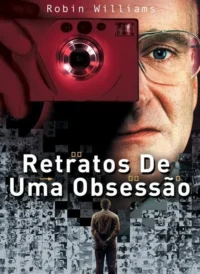 Um homem de óculos com olhar fixo,com uma câmera vermelha apontada para fora. Abaixo,um homem de costas olha uma parede de fotos.