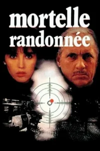 Pôster escuro com rostos de mulher preocupada e homem austero. Uma mira de alvo centraliza cena urbana sombria, sugerindo thriller.
