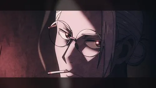 Sakamoto Days – T01E01:O assassino lendário 1 Rosto anime em close-up,com óculos redondos e cigarro na boca. Olhos vermelhos intensos brilham na sombra,transmitindo um ar misterioso.