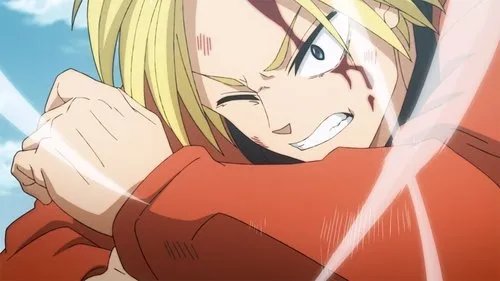 Sakamoto Days – T01E21:Dificuldade máxima 1 Anime:Jovem loiro,rosto ensanguentado e tenso,bloqueia com o punho. Céu azul de fundo. Clima de ação e esforço.