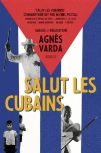 Pôster com fundo de bandeira cubana. Homens sorridentes em chapéus e crianças,em fotos P&B,celebram a cultura vibrante.