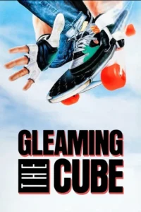 Close-up de perna com jeans e mão com luva em skate voando sob céu azul. Clima dinâmico de esportes radicais.