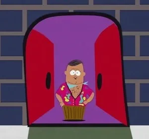 Homem cartum corpulento, camisa havaiana rosa e bandana azul, espreita de uma porta vermelha arqueada em parede de tijolos.