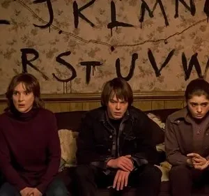 Stranger Things – T01E07: Capítulo sete: A banheira