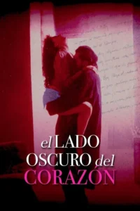 Pôster vermelho e roxo. Casal se abraça intensamente;ele a segura,ela tem pernas suspensas. Fundo com escrita à mão. Clima romântico e misterioso.
