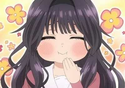 Jovem de anime sorri com bochechas rosadas e olhos fechados, mão no queixo, feliz. Fundo claro com flores coloridas.