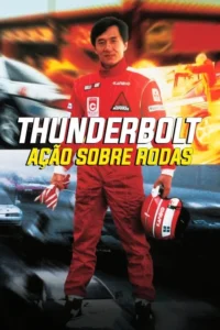 Homem em macacão de corrida vermelho sorri, segurando capacete. Carros velozes em fundo dividido: pista ardente acima, escura abaixo.