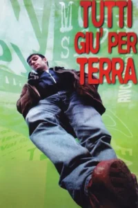 Jovem de jaqueta e jeans,deitado no chão,olha para a frente de baixo ângulo. Fundo verde vibrante com letras.