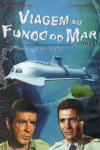 Pôster de aventura subaquática com dois homens em uniforme naval, um submarino branco e um submersível amarelo em águas profundas rochosas.
