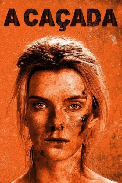 Mulher loira com rosto sujo e ferido, olhar intenso, contra um fundo laranja texturizado. Clima de ação e sobrevivência.