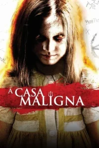 Menina pálida e sombria com olhos vermelhos brilhantes e cabelo longo encara, em fundo escuro com rabiscos e símbolos.