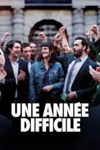 Multidão feliz e animada com mãos erguidas em protesto ou celebração. Três figuras centrais sorriem ou gritam com entusiasmo num cenário urbano.