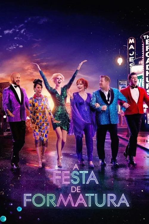 Grupo de seis pessoas em trajes vibrantes de lantejoulas, caminhando alegremente por uma rua urbana noturna com néons. Atmosfera festiva.