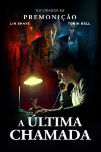 Pôster de terror. Jovem fala ao telefone sob luz amarela. Acima,três figuras sombrias:uma mulher em vestido,um ghoul pálido e um homem sério,em fundo vermelho/azul.