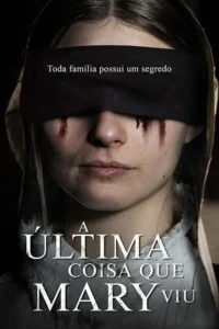 Close-up de mulher jovem vendada. Marcas vermelhas escorrem sob a venda. Veste gola clara, clima sombrio e tenso.