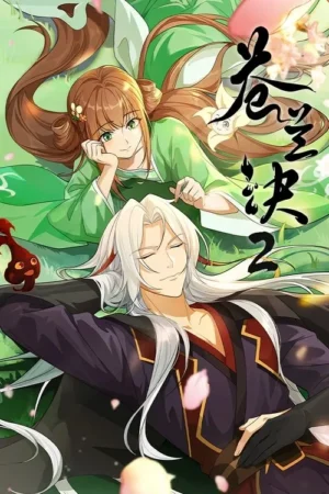 Mulher de verde e homem de cabelos brancos sorriem deitados na grama, sob pétalas rosas. Clima sereno e romântico.