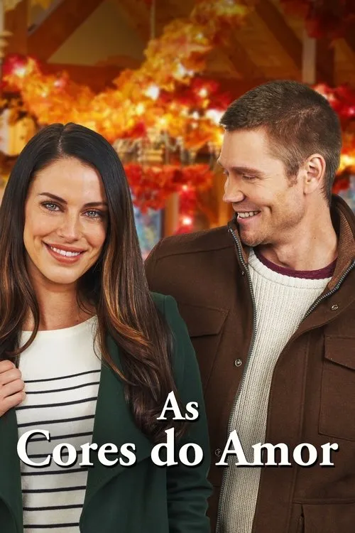 Casal sorridente. Mulher olha para frente,homem para ela. Fundo desfocado de folhas de outono vibrantes. Clima romântico.