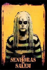 Ser pálido com dreadlocks e maquiagem de caveira,símbolo na testa. Veste suéter listrado. Fundo amarelado grungy. Clima sombrio e misterioso.