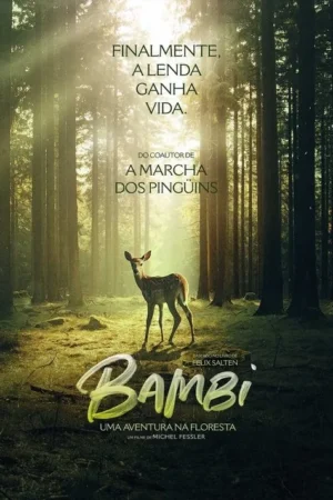 Um filhote de veado manchado numa floresta densa com raios de sol. O ambiente é sereno e mágico.