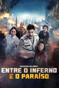 Um resgatista, uma enfermeira e outros sobreviventes correm em uma cidade devastada por explosões e fumaça. Cena de ação e urgência.