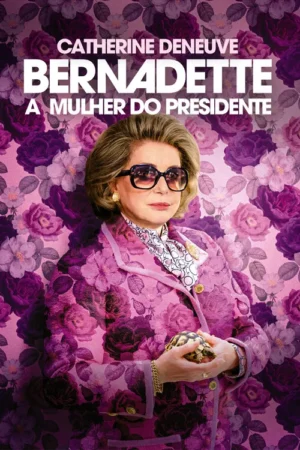 Mulher sofisticada de óculos, casaco floral rosa/roxo, segurando uma tartaruga. Fundo florido. Estilo vibrante e elegante.