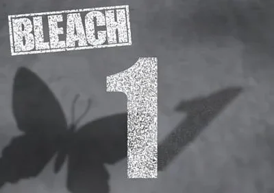 Imagem em tons de cinza com um grande número 1 texturizado. À esquerda, uma sombra de borboleta; à direita, uma seta escura. Atmosfera enigmática.