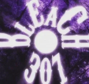 Texto branco brilhante e números formam uma cruz central com um círculo, sobre um fundo roxo escuro e texturizado. Clima etéreo.