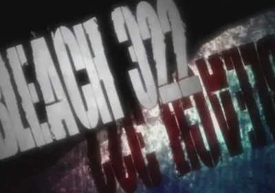 Título estilizado em branco e vermelho, letras grandes e angulares sobre um fundo escuro com texturas abstratas coloridas. Clima dramático e intenso.