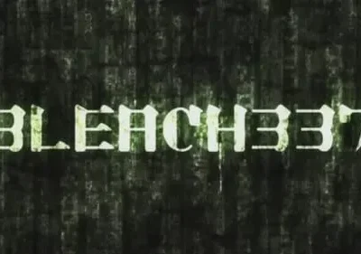 Palavra misteriosa em fonte verde luminosa contra fundo escuro, com textura de grade ou parede rachada. Atmosfera sombria.