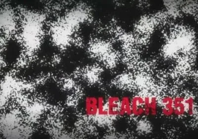 Fundo abstrato em preto e branco com padrão granulado irregular, como tinta respingada. Clima sombrio e caótico.