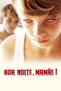 Pôster:Dois meninos loiros. Um à frente com olhar sombrio,outro atrás encarando fixamente. Cenário claro,clima inquietante.