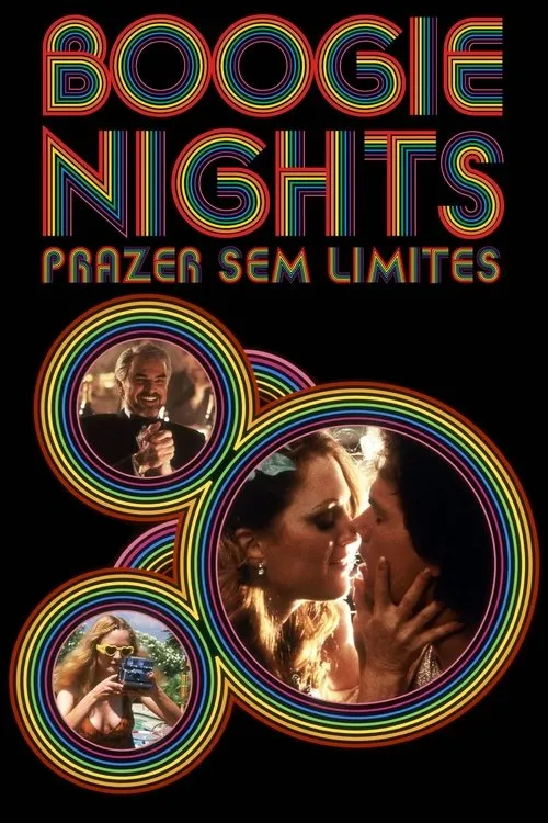 Boogie Nights:Prazer Sem Limites 1 Pôster com tipografia arco-íris. Três fotos em círculos:homem sorrindo,casal íntimo,mulher com câmera. Clima vibrante.