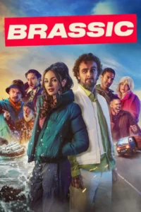Pôster:8 personagens diversos,2 à frente. Mar agitado com barco à esquerda;estrada com van à direita. Clima aventureiro e caótico.