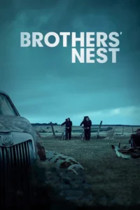 Brothers' Nest 9 Dois homens em um campo desolado, empurrando bicicletas. Um carro enferrujado está na grama, sob um céu nublado e sombrio.