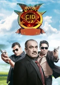 Três homens,um com bigode,dois com óculos escuros e pistolas. Fundo de céu azul e campo verde,com um emblema dourado acima.