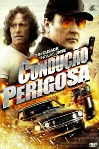 Dois homens sérios:um de cabelo comprido,outro de boné e óculos de sol,com arma. Carro esportivo preto em explosões,clima de ação.