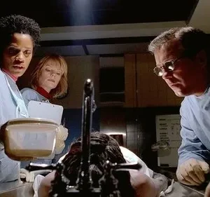 CSI: Investigação Criminal – T01E04: Prontos para o Sr. Johnson