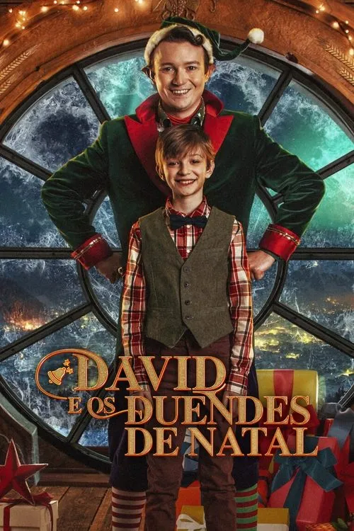 David e os Duendes de Natal 1 Pôster de Natal:Elfo sorridente e menino feliz em frente a uma grande janela circular com paisagem nevada e luzes. Clima festivo e alegre.