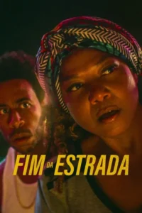 Mulher com turbante colorido e olhar intenso em primeiro plano. Homem barbudo com olhos arregalados atrás. Iluminação dramática,clima tenso.