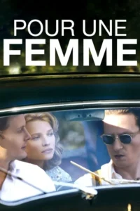 Dois homens e uma mulher loira dentro de um carro. A mulher e um homem olham à frente,enquanto o outro usa óculos escuros. Tom reflexivo.