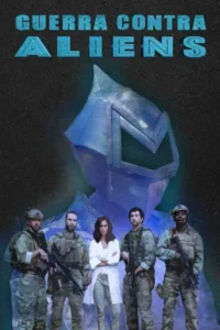 Pôster: Quatro militares armados e uma mulher séria. Fundo escuro com grande ser azul futurista estilo capacete. Clima de ficção científica.