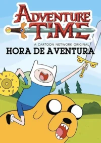 Pôster animado:Garoto de chapéu branco montado em cão amarelo gigante,brandindo espada e escudo,correm por colinas verdes. Aventura!