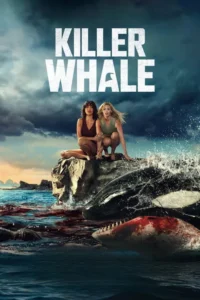 Duas mulheres assustadas em uma rocha,com orca e tubarão ensanguentado emergindo do mar sob céu tempestuoso. Horror de sobrevivência.