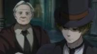 Um senhor sorridente e um jovem elegante de cartola, com um olhar misterioso, em um ambiente clássico.