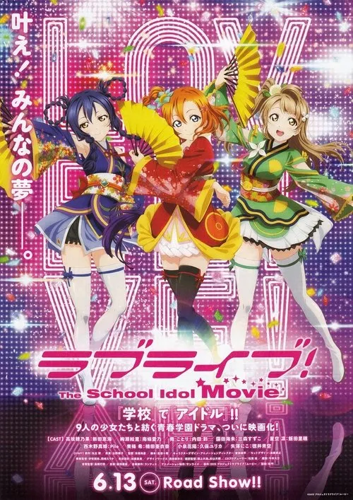 Três garotas anime em vibrantes trajes japoneses dançam com leques. O fundo rosa neon e com confetes cria um clima festivo e energético.